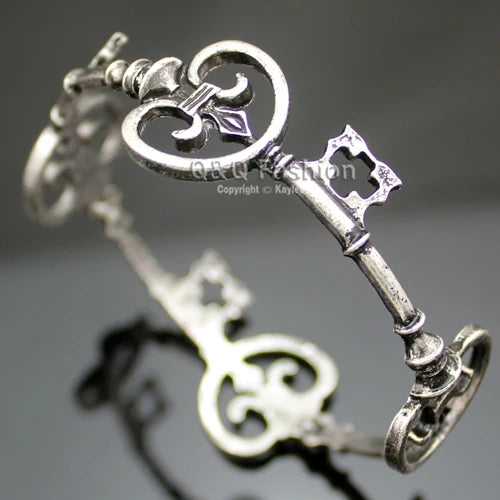 Vintage Victorian Skeleton Key Bracelet Women Man Fashion Lucky Cuff Bangle Anime HipHop Punk Charm Jewelry Creative Accessories